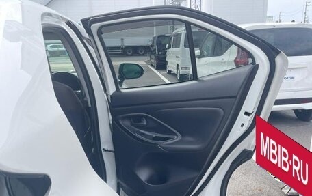 Toyota Yaris Cross, 2022 год, 1 376 000 рублей, 27 фотография