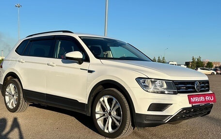 Volkswagen Tiguan II, 2019 год, 2 420 000 рублей, 3 фотография