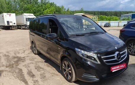 Mercedes-Benz V-Класс, 2017 год, 5 320 000 рублей, 3 фотография