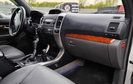 Toyota Land Cruiser Prado 120 рестайлинг, 2006 год, 2 750 000 рублей, 8 фотография