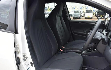 Toyota Yaris, 2022 год, 1 482 000 рублей, 9 фотография