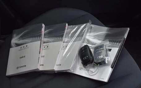 Toyota Yaris, 2022 год, 1 482 000 рублей, 23 фотография