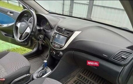 Hyundai Solaris II рестайлинг, 2011 год, 580 000 рублей, 3 фотография
