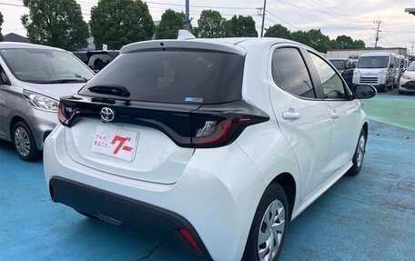 Toyota Yaris, 2022 год, 1 056 000 рублей, 4 фотография