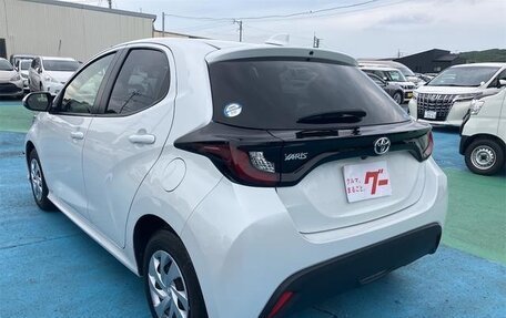 Toyota Yaris, 2022 год, 1 056 000 рублей, 6 фотография