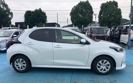 Toyota Yaris, 2022 год, 1 056 000 рублей, 7 фотография