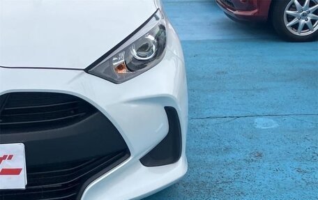 Toyota Yaris, 2022 год, 1 056 000 рублей, 9 фотография