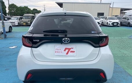 Toyota Yaris, 2022 год, 1 056 000 рублей, 5 фотография