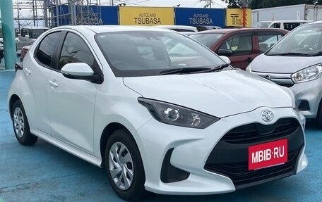 Toyota Yaris, 2022 год, 1 056 000 рублей, 3 фотография