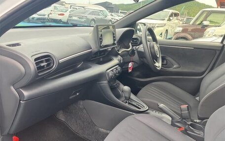 Toyota Yaris, 2022 год, 1 056 000 рублей, 17 фотография