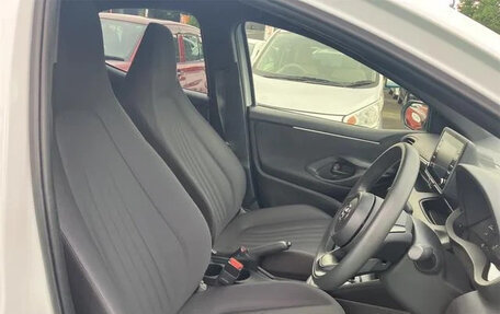 Toyota Yaris, 2022 год, 1 056 000 рублей, 18 фотография