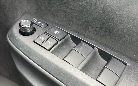 Toyota Yaris, 2022 год, 1 056 000 рублей, 29 фотография