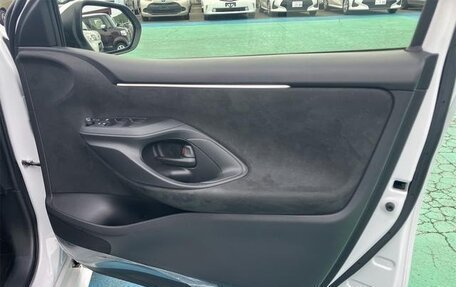 Toyota Yaris, 2022 год, 1 056 000 рублей, 38 фотография
