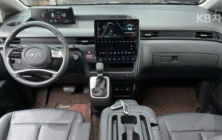 Hyundai Staria, 2022 год, 5 040 000 рублей, 6 фотография