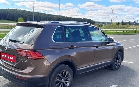 Volkswagen Tiguan II, 2017 год, 2 200 000 рублей, 3 фотография