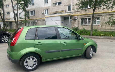 Ford Fiesta, 2006 год, 300 000 рублей, 2 фотография