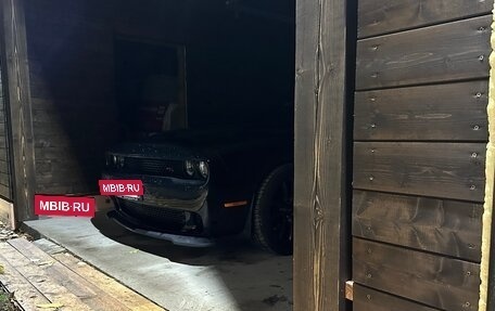 Dodge Challenger III рестайлинг 2, 2021 год, 6 100 000 рублей, 2 фотография