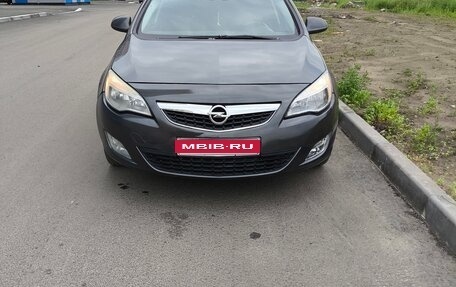 Opel Astra J, 2011 год, 588 000 рублей, 1 фотография