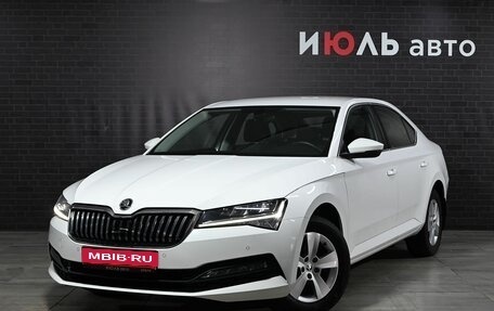 Skoda Superb III рестайлинг, 2021 год, 2 450 000 рублей, 1 фотография