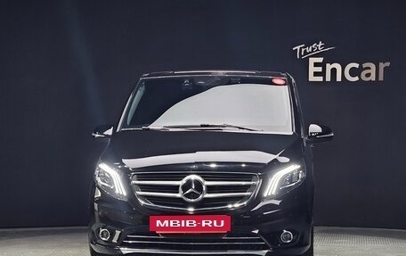 Mercedes-Benz V-Класс, 2019 год, 4 830 000 рублей, 3 фотография