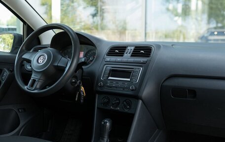 Volkswagen Polo VI (EU Market), 2013 год, 900 000 рублей, 10 фотография