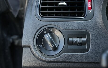 Volkswagen Polo VI (EU Market), 2013 год, 900 000 рублей, 17 фотография