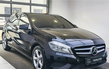 Mercedes-Benz A-Класс, 2015 год, 1 310 000 рублей, 3 фотография