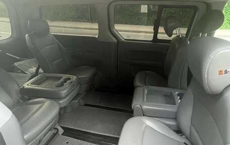Hyundai Grand Starex Grand Starex I рестайлинг 2, 2015 год, 2 300 000 рублей, 20 фотография