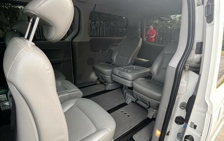 Hyundai Grand Starex Grand Starex I рестайлинг 2, 2015 год, 2 300 000 рублей, 24 фотография