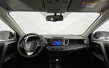 Toyota RAV4, 2018 год, 2 335 000 рублей, 11 фотография