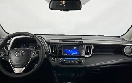 Toyota RAV4, 2018 год, 2 335 000 рублей, 12 фотография