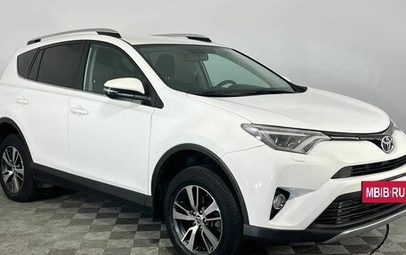 Toyota RAV4, 2018 год, 2 335 000 рублей, 3 фотография