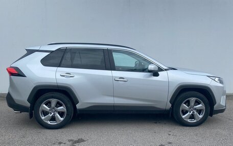 Toyota RAV4, 2021 год, 3 400 000 рублей, 4 фотография