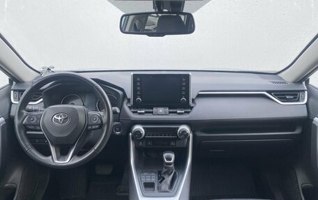 Toyota RAV4, 2021 год, 3 400 000 рублей, 14 фотография