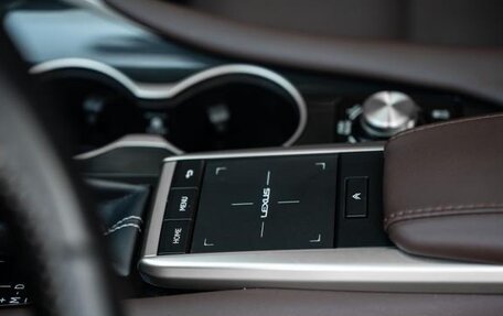 Lexus RX IV рестайлинг, 2022 год, 4 111 000 рублей, 7 фотография