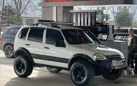 Chevrolet Niva I рестайлинг, 2003 год, 790 000 рублей, 2 фотография
