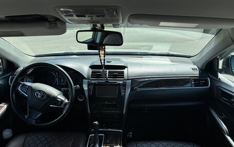 Toyota Camry, 2017 год, 2 640 000 рублей, 10 фотография