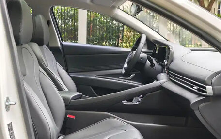 Hyundai Elantra, 2022 год, 1 550 000 рублей, 18 фотография