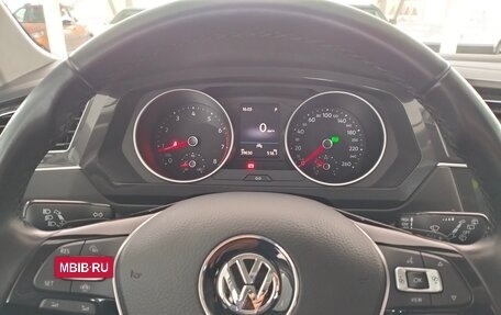 Volkswagen Tiguan II, 2020 год, 2 640 000 рублей, 2 фотография