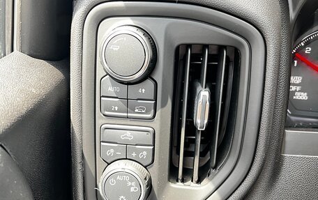 Chevrolet Silverado, 2020 год, 6 000 000 рублей, 13 фотография