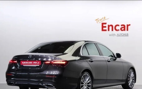 Mercedes-Benz E-Класс, 2022 год, 4 328 000 рублей, 3 фотография