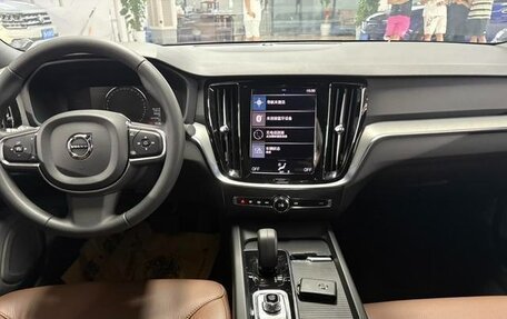 Volvo S60 III, 2022 год, 2 500 000 рублей, 10 фотография