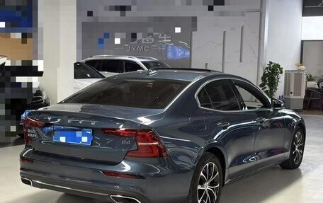 Volvo S60 III, 2022 год, 2 500 000 рублей, 4 фотография