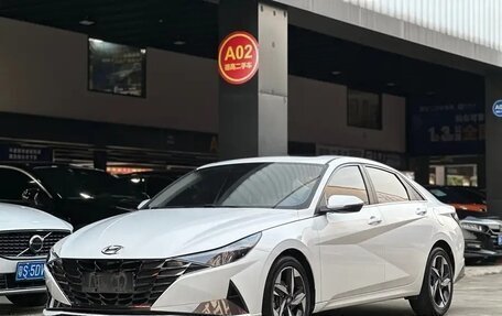 Hyundai Elantra, 2022 год, 1 570 000 рублей, 2 фотография