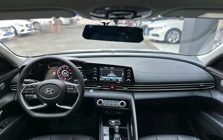 Hyundai Elantra, 2022 год, 1 570 000 рублей, 17 фотография