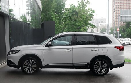 Mitsubishi Outlander III рестайлинг 3, 2019 год, 2 475 000 рублей, 8 фотография