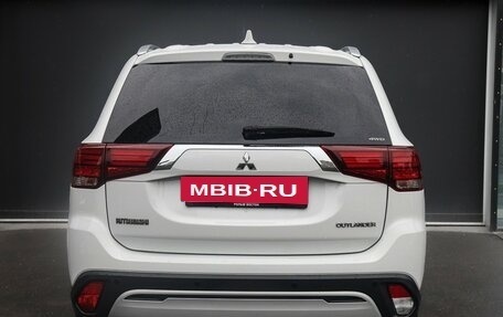 Mitsubishi Outlander III рестайлинг 3, 2019 год, 2 475 000 рублей, 6 фотография