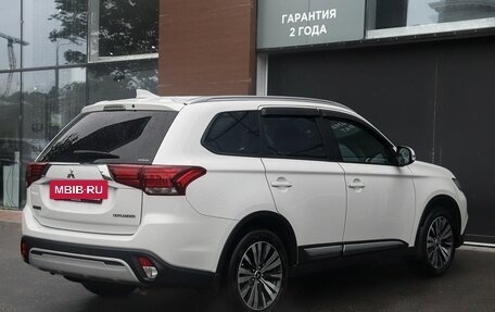 Mitsubishi Outlander III рестайлинг 3, 2019 год, 2 475 000 рублей, 5 фотография