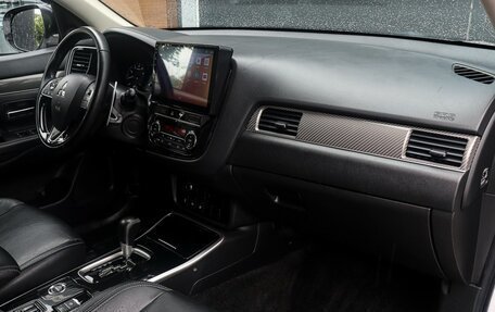 Mitsubishi Outlander III рестайлинг 3, 2019 год, 2 475 000 рублей, 9 фотография