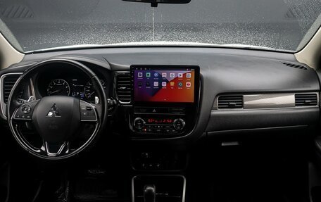 Mitsubishi Outlander III рестайлинг 3, 2019 год, 2 475 000 рублей, 11 фотография